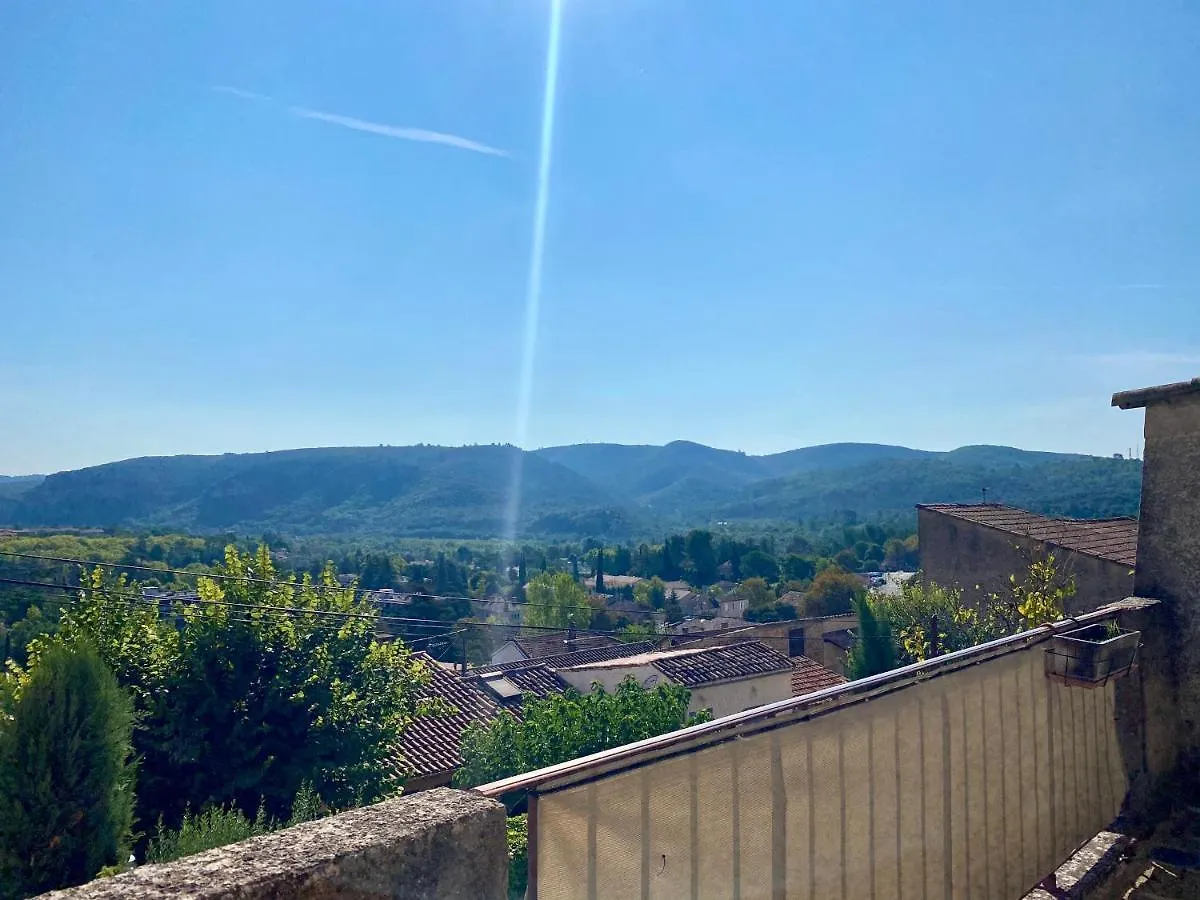 Appartement Grand T1 Vue Collines Au Coeur De La Provence à Gréoux-les-Bains