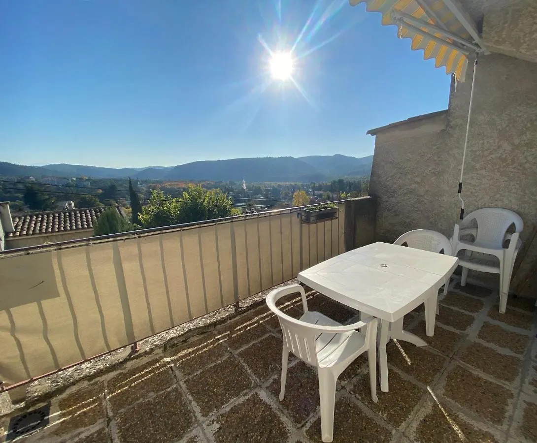 Appartement Grand T1 Vue Collines Au Coeur De La Provence à Gréoux-les-Bains