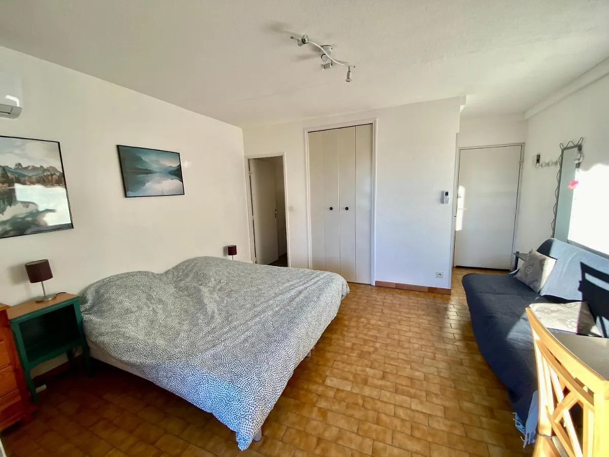 Appartement Grand T1 Vue Collines Au Coeur De La Provence à Gréoux-les-Bains France