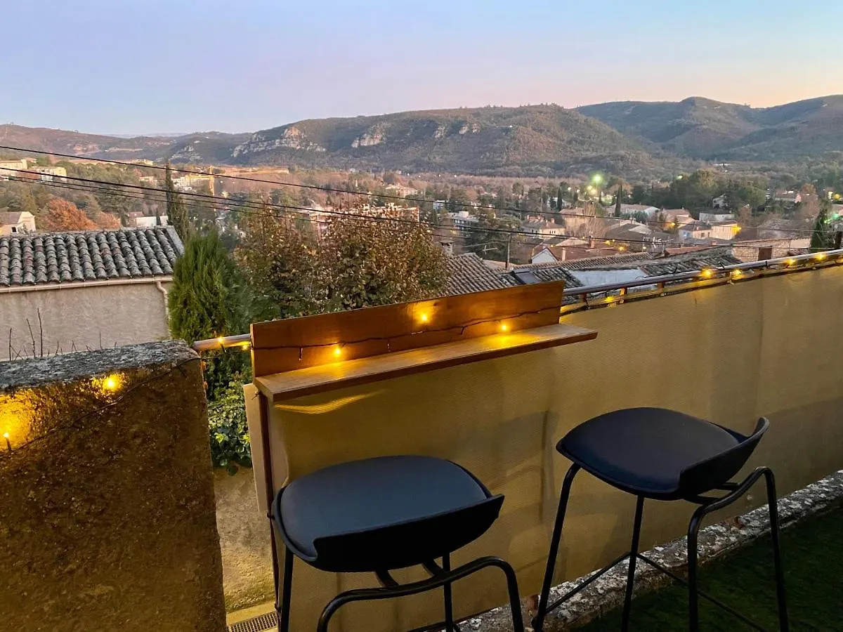 Appartement Grand T1 Vue Collines Au Coeur De La Provence à Gréoux-les-Bains 0*,  France