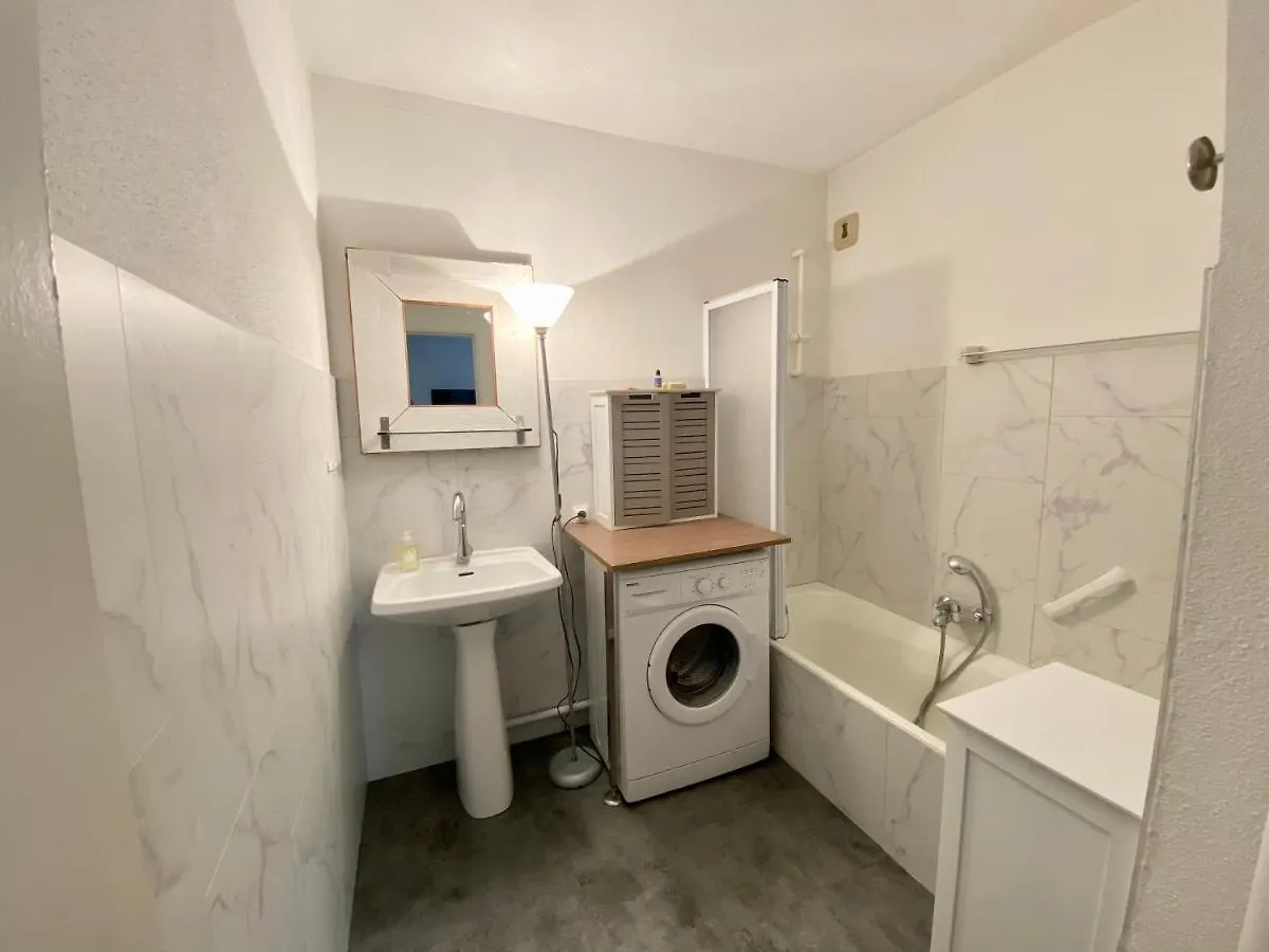 Appartement Grand T1 Vue Collines Au Coeur De La Provence à Gréoux-les-Bains France
