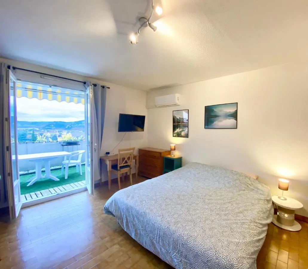 Appartement Grand T1 Vue Collines Au Coeur De La Provence à Gréoux-les-Bains