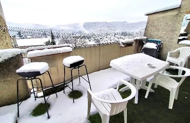 Appartement Grand T1 Vue Collines Au Coeur De La Provence à Gréoux-les-Bains 0*,  France